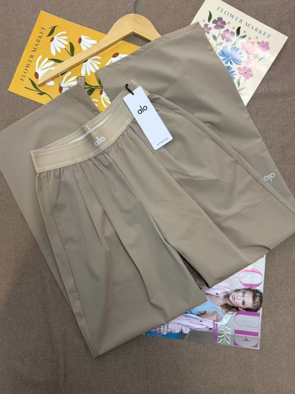 NWT🏵Alo Yoga Suit Up Trouser Gravel Color Regular 30-inch Inner Seam Length 🤍 - Picture 6 of 10